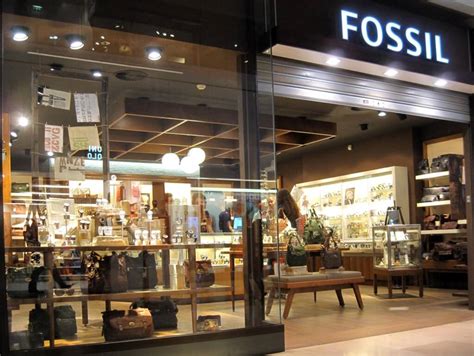 fossil clothing stores near me.